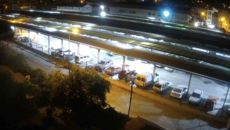 Sındırgı’da Güvenlik Kamerasında Deprem Anı