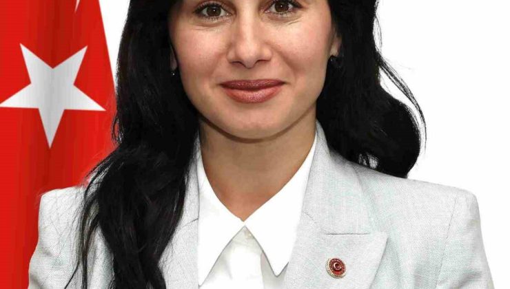 Özlem Gürzel CHP’den İstifa Etti: Cinsiyetçi Baskı!