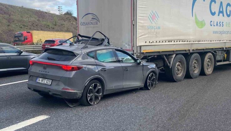 Sancaktepe’de Tıra Arkadan Çarpan Araçta Kaza!