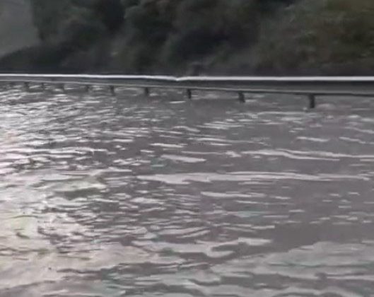 İstanbul’da Sağanak Yağış Yolculukları Olumsuz Etkiledi