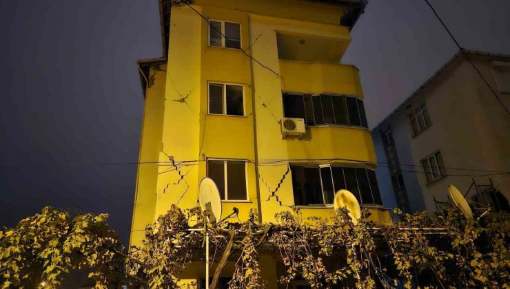 Balıkesir Gece Boyu Depremlerle Sallandı!