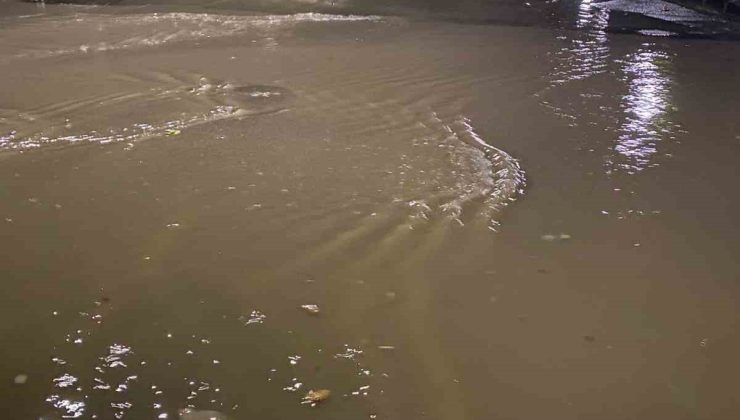 Maltepe’de Sağanakla Yollar Göl Oldu!