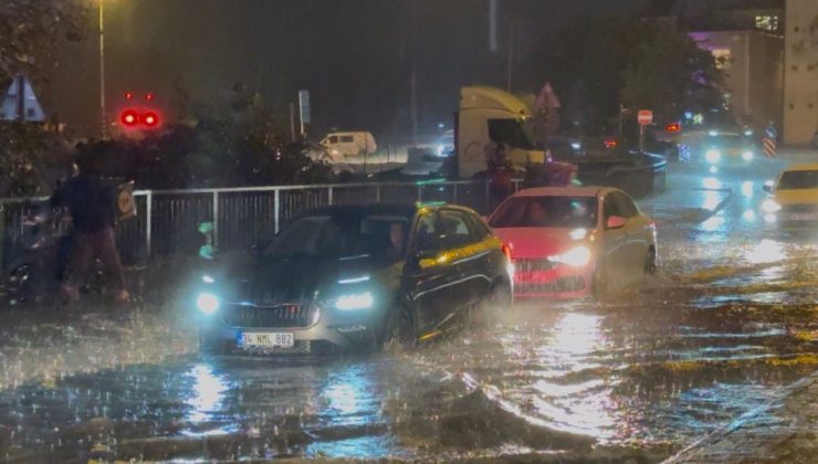 İstanbul’da Aniden Bastıran Sağanak Hayatı Felç Etti!