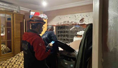 Uykuda Duvarı Yıkılan Ev Sahibi Şokta!