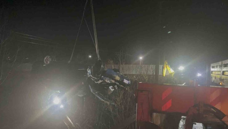 Kandıra’da Çaya Uçan Araçta Baba-Oğul Hayatını Kaybetti