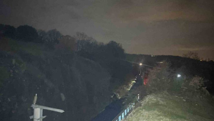 Balıkesir’de Toprak Kayması, Tren Raydan Çıktı!