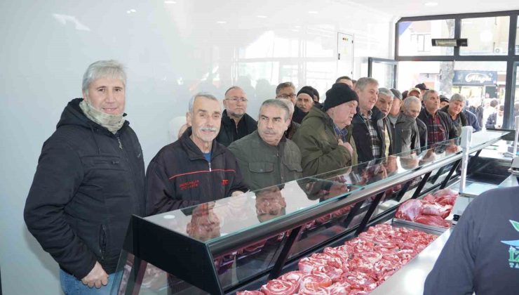 İznik’te Et Satış Noktası Açıldı, İndirimle İzdiham!