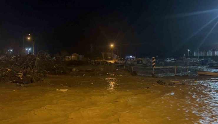 Çanakkale’de Sağanak Yağış Sel Getirdi!