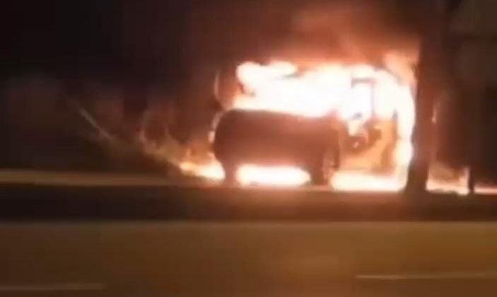 Seyir Halindeki Araç Alev Alev Yandı!