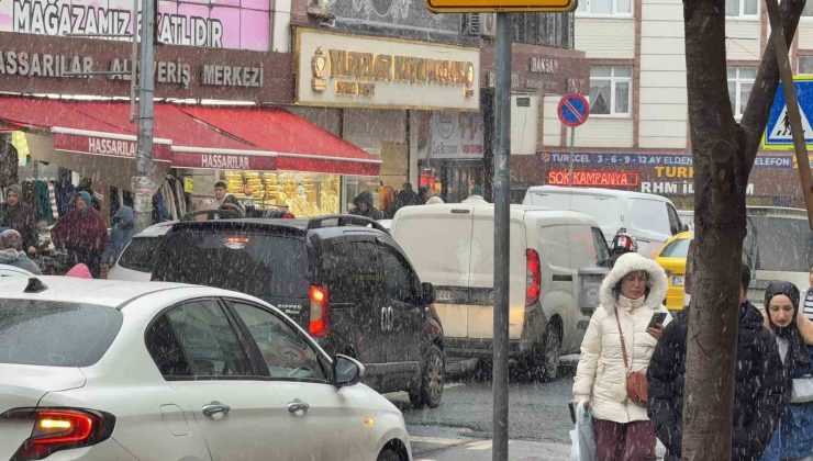Arnavutköy’de Kar Yağışı Etkisini Sürdürüyor!