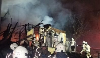 Üsküdar’da Metruk Binada Kundaklama İddiası!