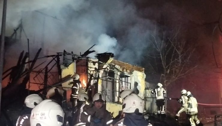 Üsküdar’da Metruk Binada Kundaklama İddiası!