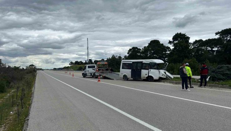 Çanakkale’de Minibüs Kazası: 2 Yaralı!