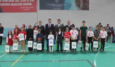 Manyas’ta 23 Nisan Coşkusu Kapalı Salonda Yaşandı