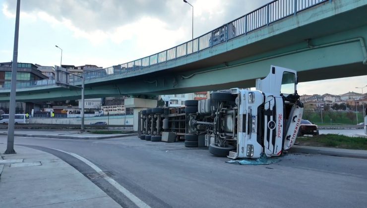 Beylikdüzü’nde TIR Devrildi, Yaralı Yok!