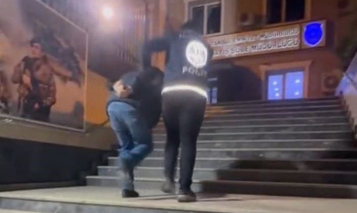İstanbul’da Polis Yeleği Giyen Şahıs Gözaltında