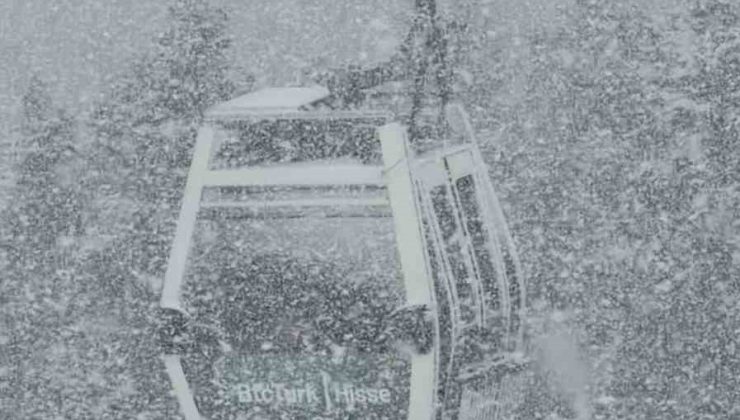 Bahar Ortasında Uludağ’a Kar Yağdı Şaşırttı!