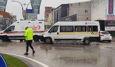 İnegöl’de Kamyon ile Minibüs Çarpıştı: 4 Yaralı!