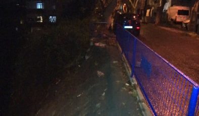 Yağmur Kaldırımı Çökerken Mahalleli Tedirgin!