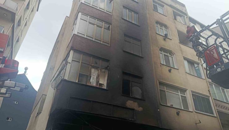 Gaziosmanpaşa’da Hurdacıda Korkutan Yangın!