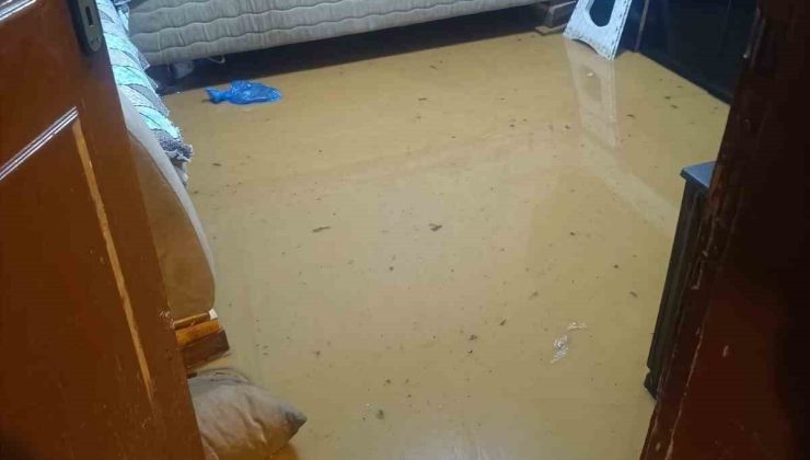İnegöl’de Sağanak Yağış Hayatı Olumsuz Etkiledi!
