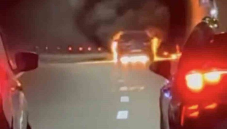 Troya Tüneli’nde Araç Yangını Trafiği Durma Noktasına Getirdi
