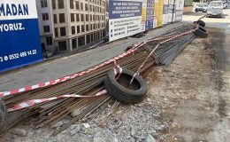 İETT Otobüsüne İnşaat Demiri Girdi, Yolcu Yaralandı!