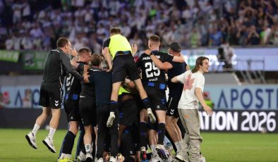 Paderborn, Wolfsburg’u eleyip Bundesliga’ya yükseldi!
