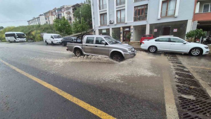 Süleymanpaşa’da Sağanak Yağış: Yollar Dereye Döndü