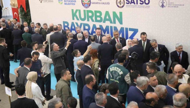 Sakarya’da Bayramlaşma Coşkusu Yoğun Katılımla Gerçekleşti