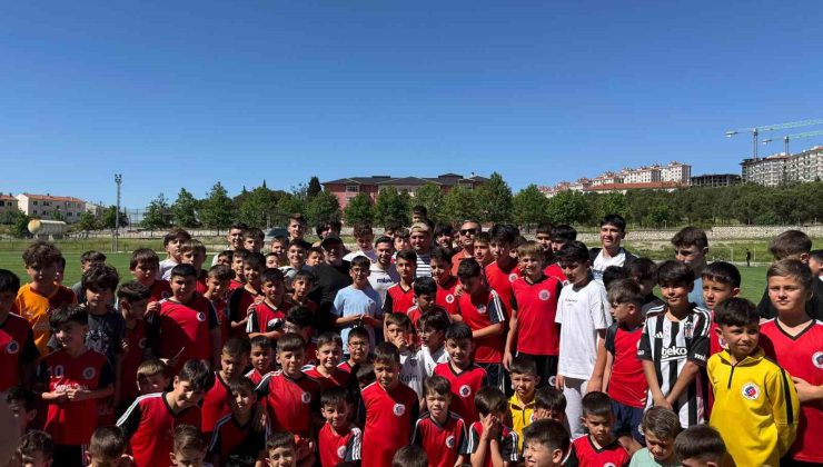 Cengiz Ünder, Gençlere İlham Verdi!